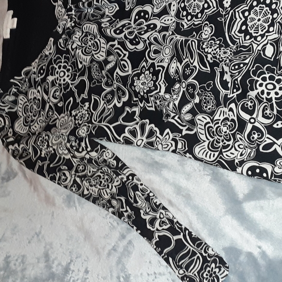 Charter Club Black and White Pullover Top. - Picture 6 of 10